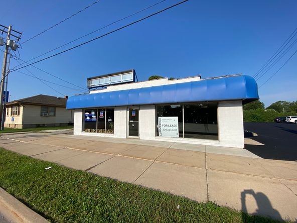 750 N Henderson St, Galesburg, IL 61401